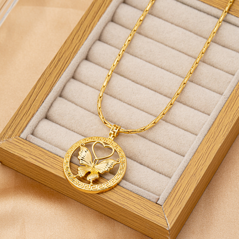 Niche Simple Fashion Temperament Commuter Butterfly Pendant Brass Gold-plated Short Necklace Women