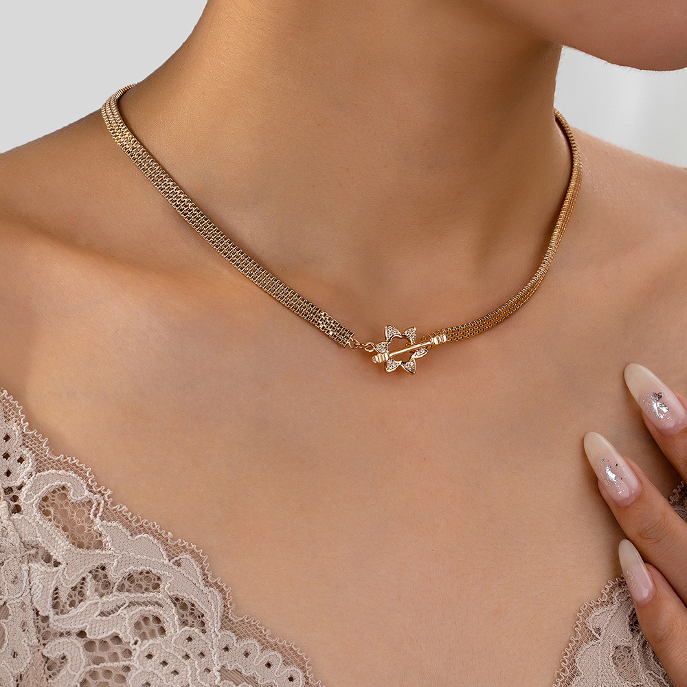 Niche Retro Fashion Simple OT Button High-grade Personality Temperament Necklace Collar Female