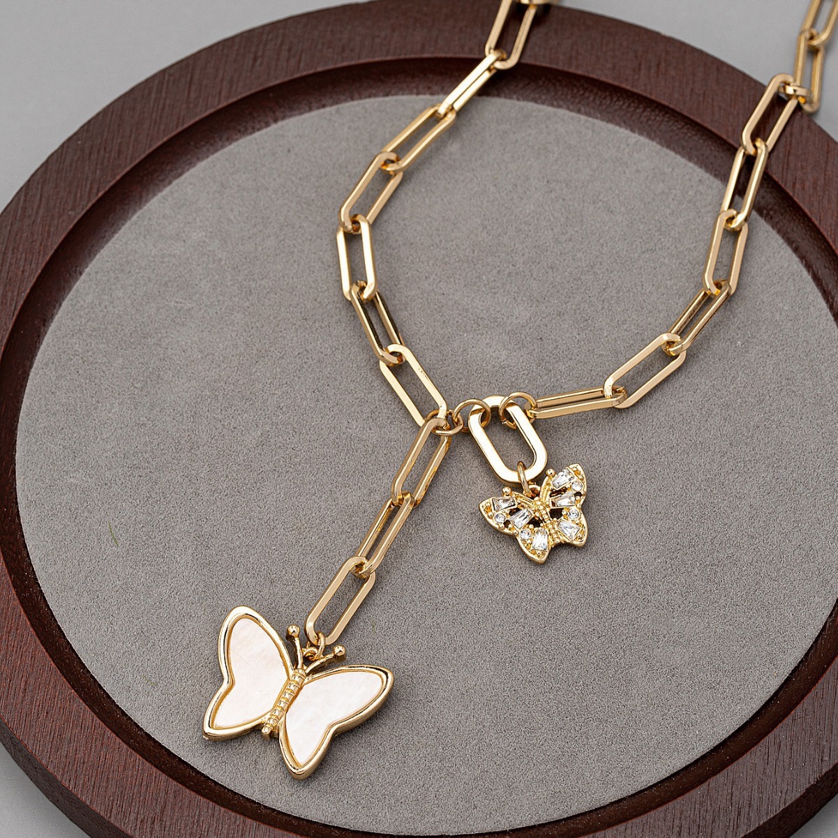 French Retro Butterfly Pendant Fashion Personality Light Luxury Necklace Female Designer Jewelry