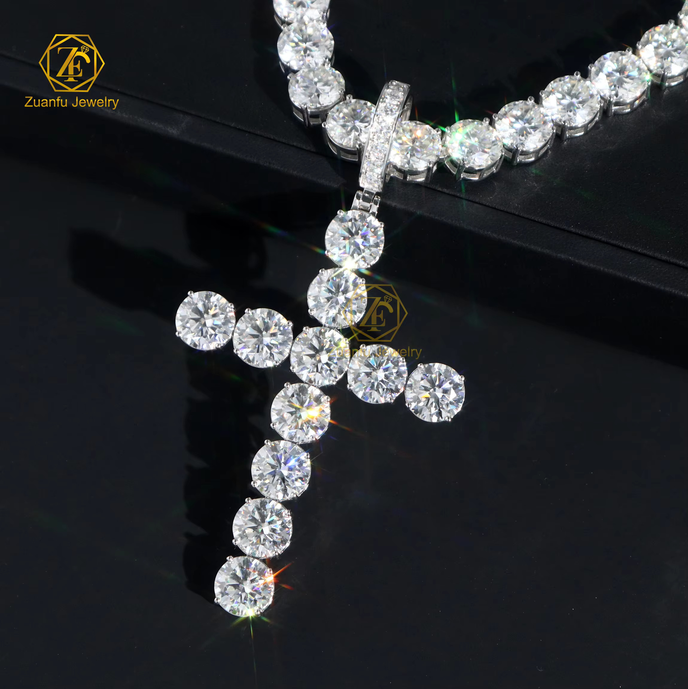 2025 Luxury Hiphop 10mm 4CT Moissanite Diamond 925 Sterling Silver Ice Out Cross Pendant with Tennis Chain Newest Design