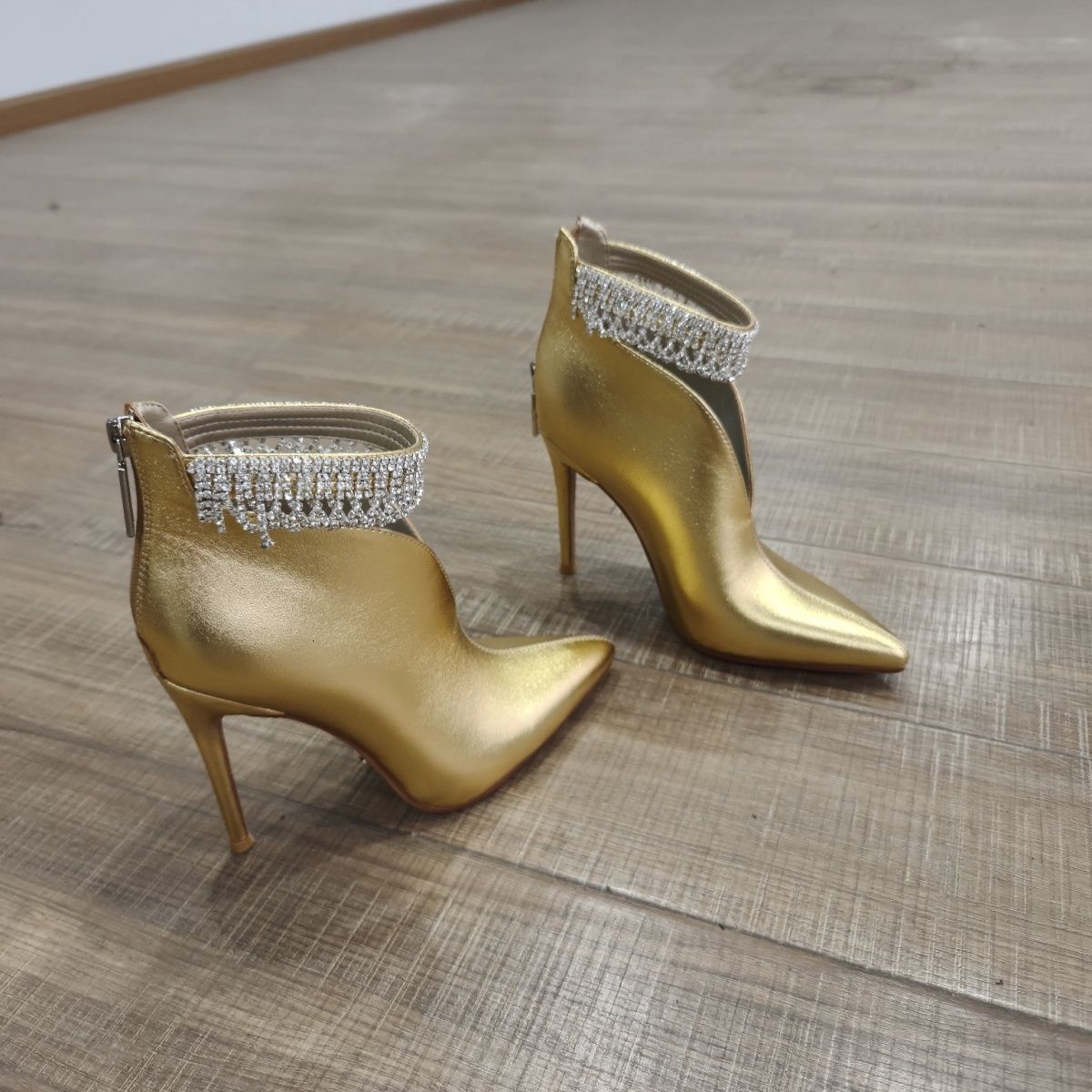 Shuidian New 2025 French Zipper Sexy Temperament Short Boots Pointed Fashion Valentine's Day