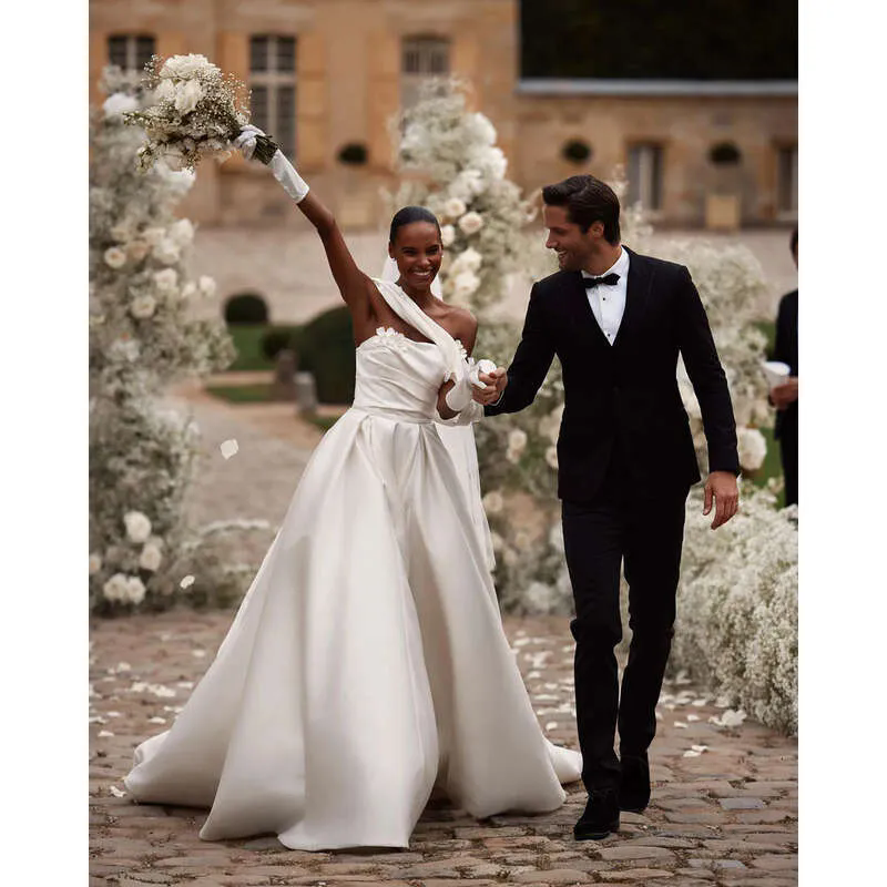 Off The Shoulder Floral Wedding Dresses Satin Pleats Ruched Designer Bridal Gowns Vestidos De Novia Ball Gowns Plus Size