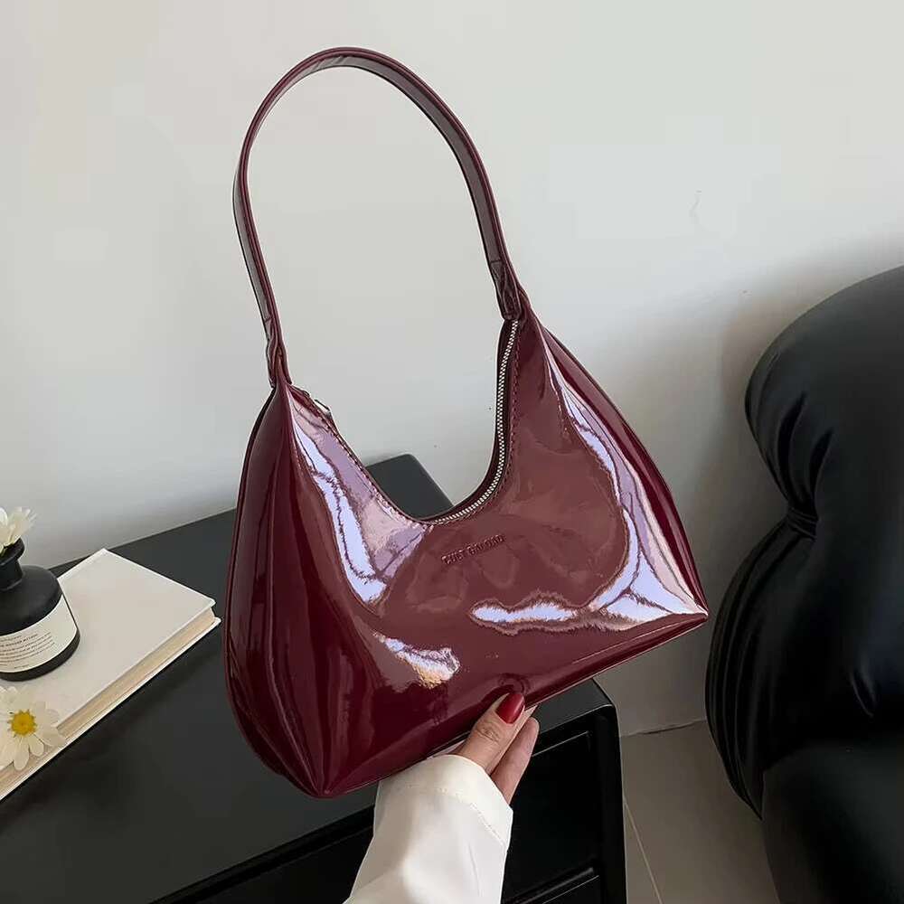 2025 Women Bury Shoulder Bag Design Wine Red Half Moon Fashion Pu Leather Handbag Small Crescent Underarm Bags New