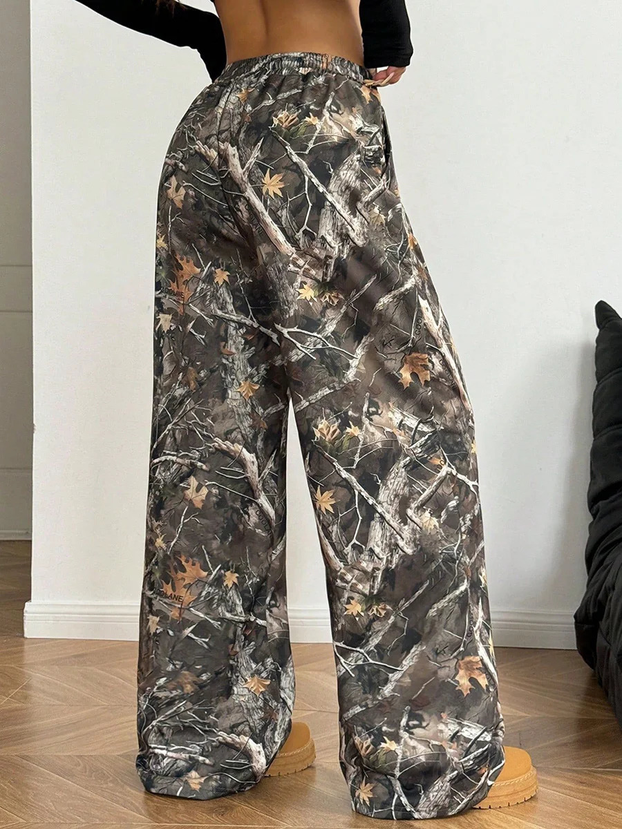 Womens high waisted camouflage cargo pants with loose pockets and printing suitable for outdoor activities 250306