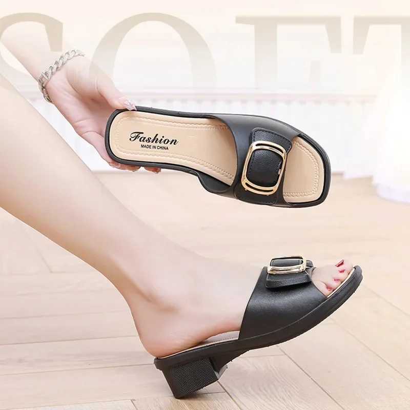 2024 New Summer Fiable Anti-slip Medium Heel Wens Slippers Korean Style Soft Bott Thick Bott e-piece Slippers Y250306