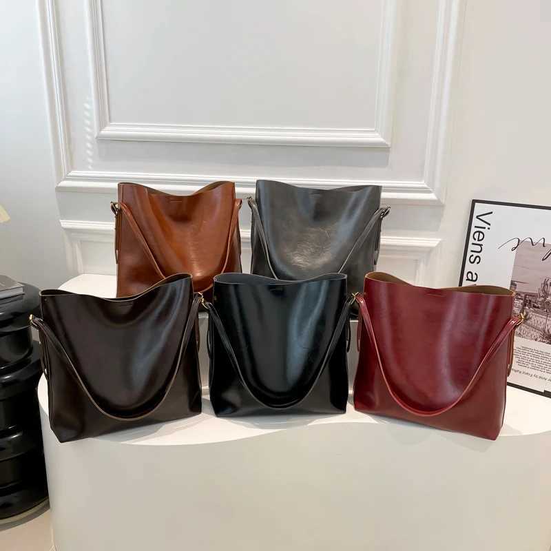 Winter Large Capacity Burgundy Luxury Designer Shoulder Bag Minimalist Business Commuter Bags for Women Vintage Handbag Y250306