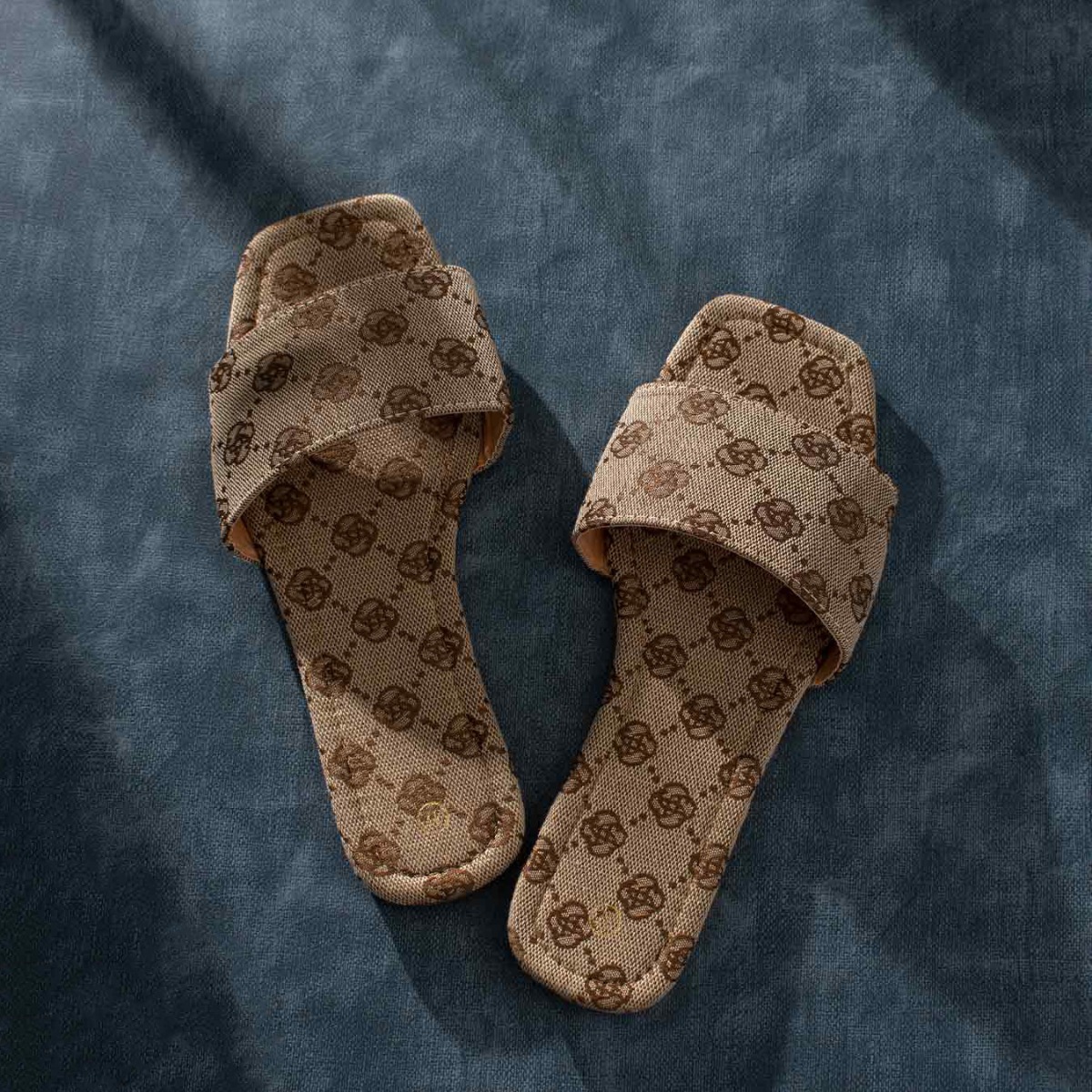 2025 summer new square head outside wearing beach slippers female flip-flops large size flat slippers 37-41 Presbyopia slippers