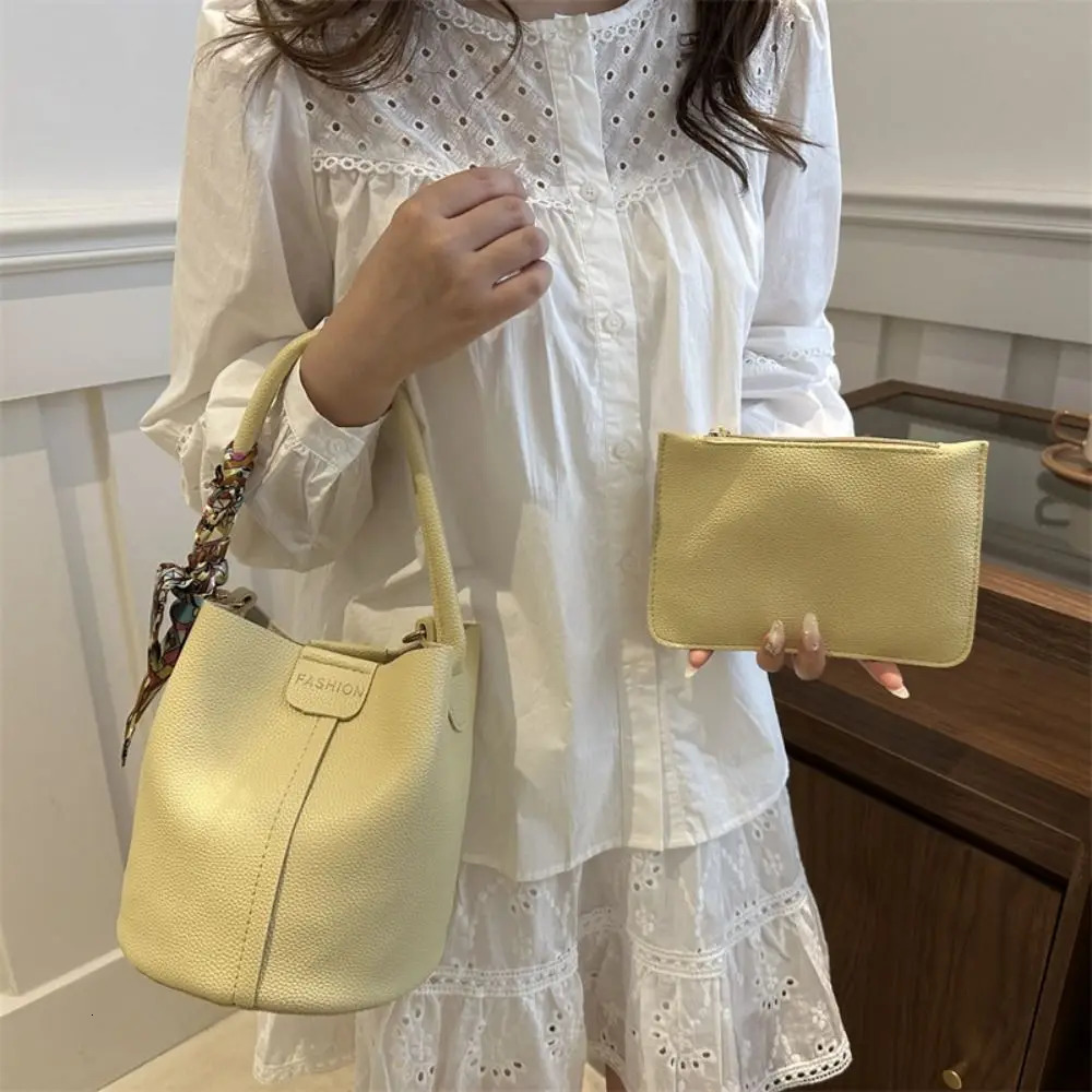 Large-capacity Fashionable and Sweet Handbags Portable Crossbody Bags Korean Bucket Bag PU Bag Shoulder Bags 250306