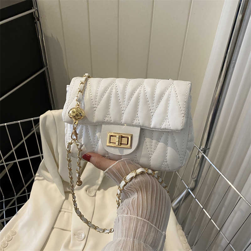 Versatile Instagram Crossbody Bag for Women 2024 New Trendy Summer Fashion Diamond Grid Chain Bag Embroidered Thread Single Shoulder Small Square Bag 