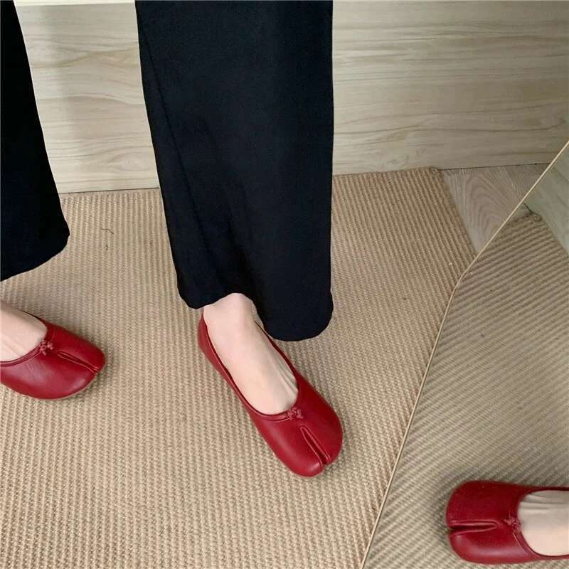 Women Tabi Ninja Shoes Woman Microfiber Leather Comfy Flats Split Toe Slippers Soft Bottom Loafers 2025 New Fashion Design