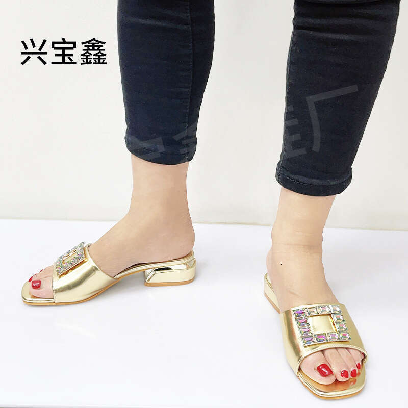One character plus size rhinestone flat bottomed toe slippers for women's outdoor wear, square buckle lightweight beach sandals