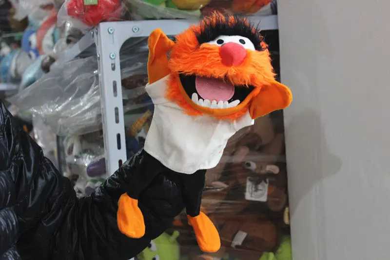 Free shipping The ppets Puppet Kermit Frog Fozzie Bear Swedish Chef Miss Piggy Gonzo WALDORF Plush Stuffed 28cm Hand Puppets Baby Kids Toys