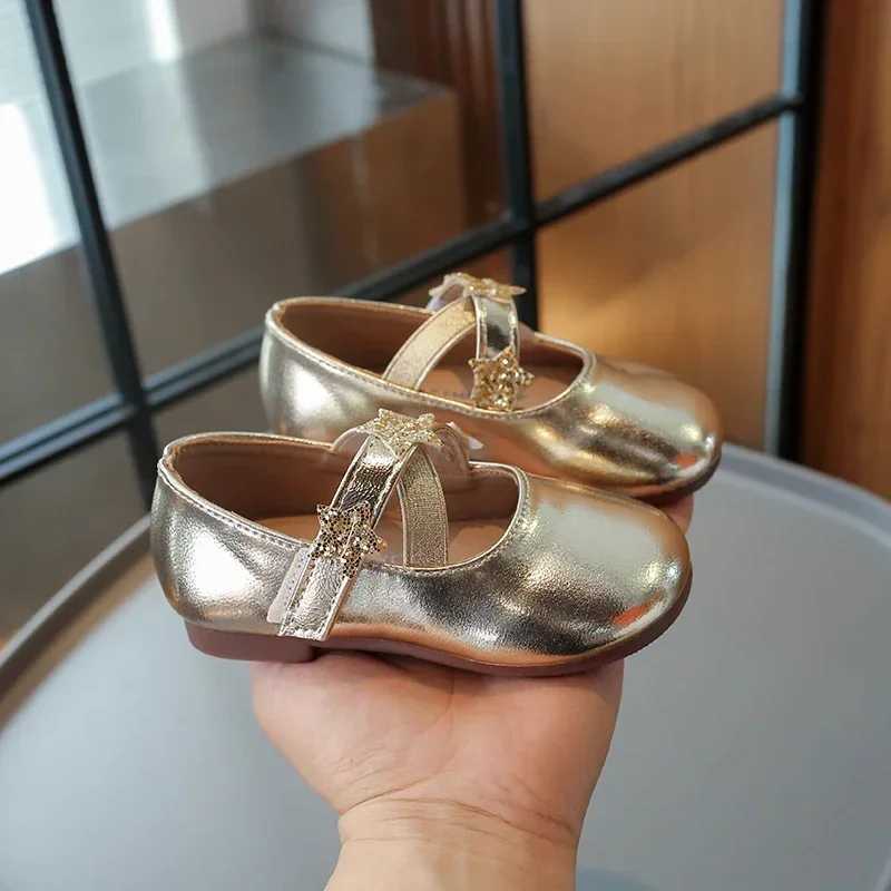 Little Girl Leather Shoes Gold Silver Versatile Kids Fashion Princess Shiny Flat Shoes Soft Bottom Children Simple Causal ShoesT250306