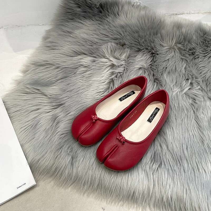 Women Tabi Ninja Shoes Woman Microfiber Leather Comfy Flats Split Toe Slippers Soft Bottom Loafers 2025 New Fashion Design