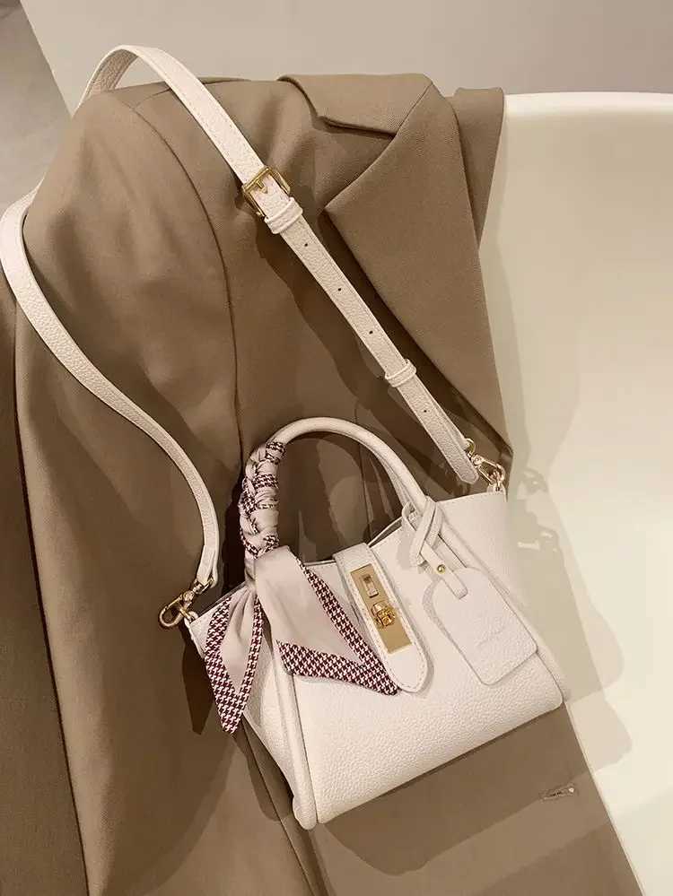 Nanfeng Paris Meets girl 2024 new handbag high-end fashion shoulder messenger bag womens handbag Y250319