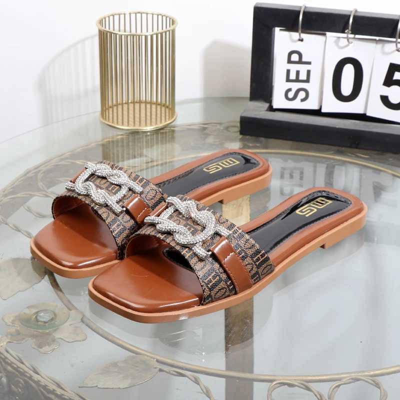 Slippers 2025 new anti-slip rhine flat bott fi word drag wens shoes wear sandals open toe luxurious lady slippers Y250306