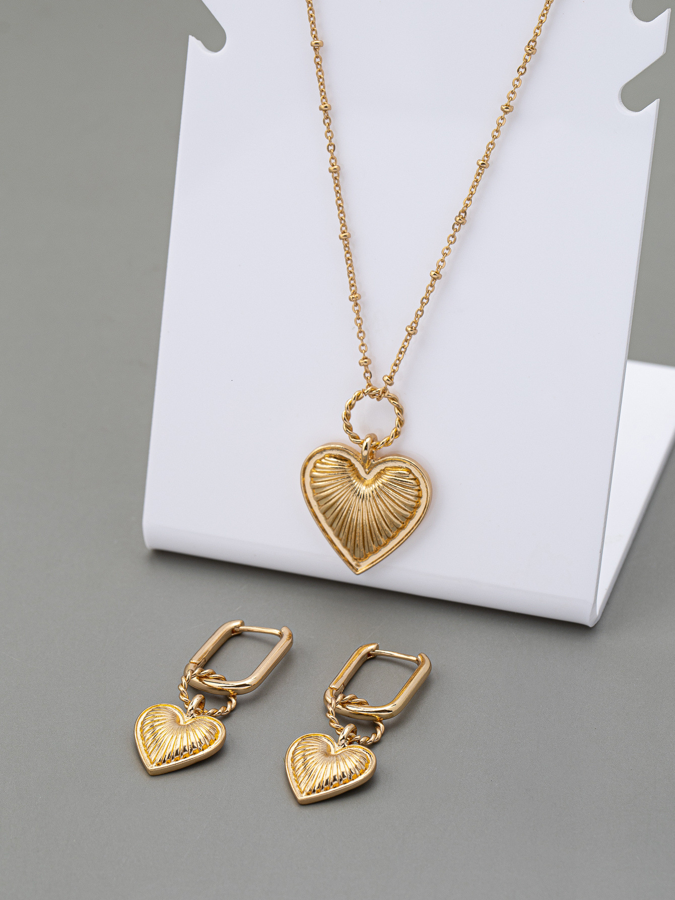 New Love Pendant Metal Necklace Niche Vintage Ins Style High-grade Collar Bone Chain Jewelry