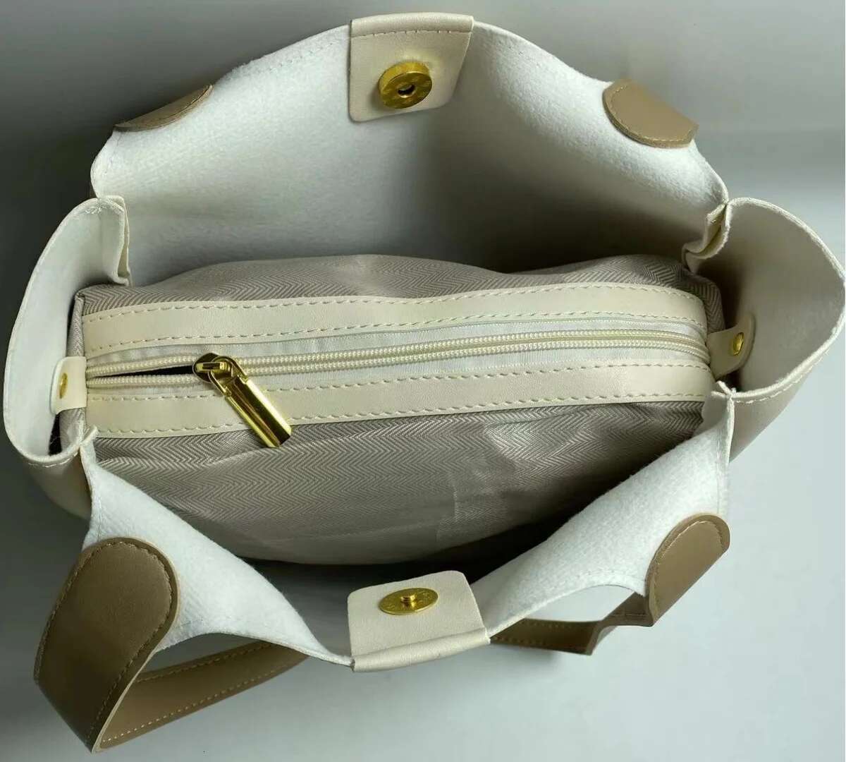 High End PU 2024 New Fashionable College Student Stylish Shoulder Large Capacity Versatile Commuting Tote Bag