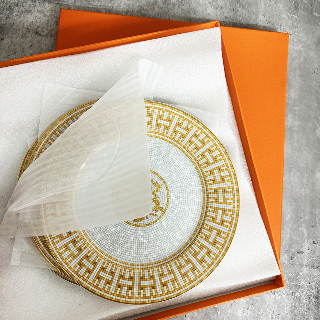 4 Pcs 8 Inch Creative Plates Gold Design Ceramics Wall Hanging Living Room Decorative Background Plate Nordic Style