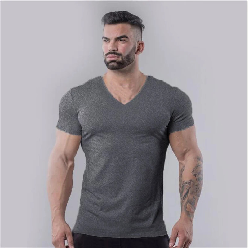 Plain Cotton Gym T-shirt Men Summer Fitness Clothing V-Neck Short Sleeve T shirt Slim Fit Tshirt Bodybuilding Workout Tees Tops 250306