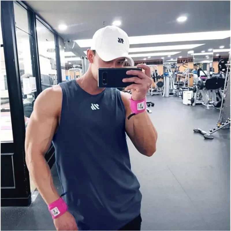 Summer Mens Gym Shirt Street High Quality Sleeveless T-shirts for Men Tank Tops Workout Fitness Singlets Sport Vest ClothingT250318