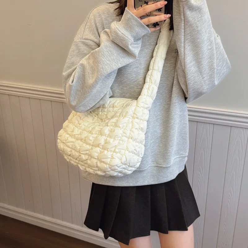 Pleated Cloud Bag Womens Shoulder Bag Large Capacity Bubble Messenger Tote Large Bag 250306