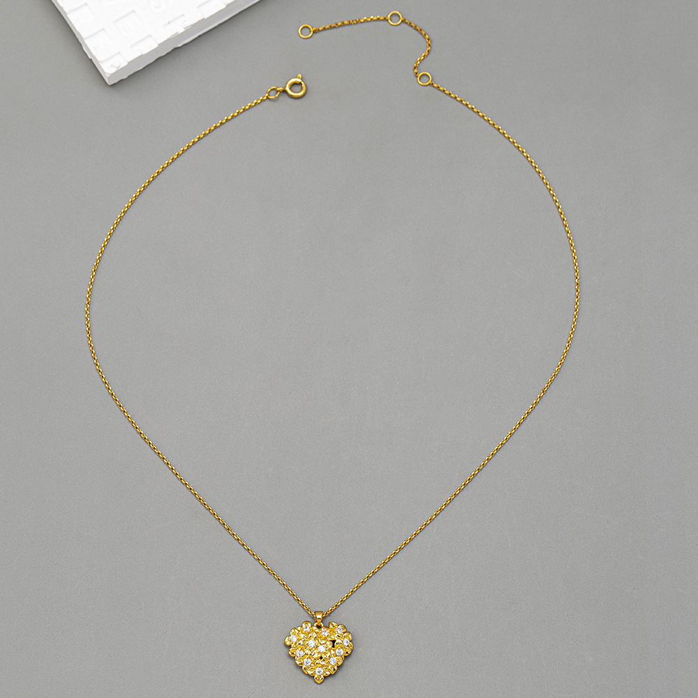 New Full Turn Love Pendant Clavicle Chain Niche Design High-grade Temperament Necklace for Women
