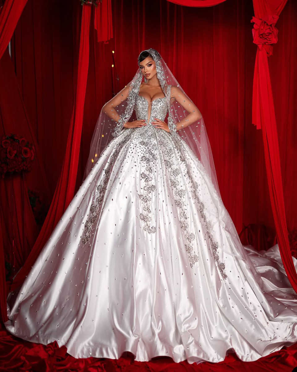 Illusion A Line Women Wedding Dress Sweetheart Neck Sleeveless Bridal Gowns Sequins Crystal Sweep Train Dress Custom Made