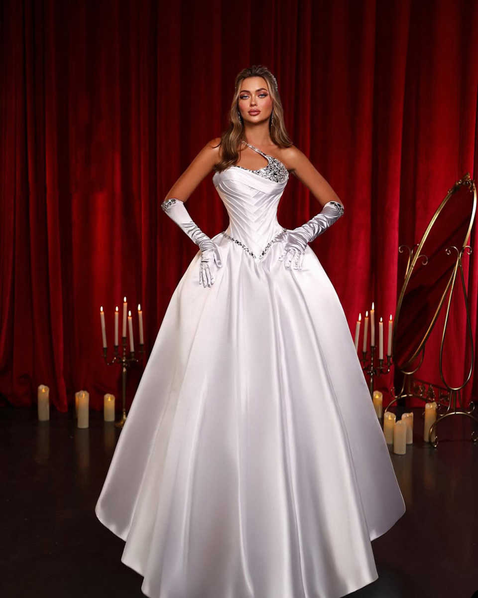 Vintage A e Women Wedding One Shoulder Sleeveless Bridal Gowns Ruffles Crystal Sweep Train Dress Custom Made