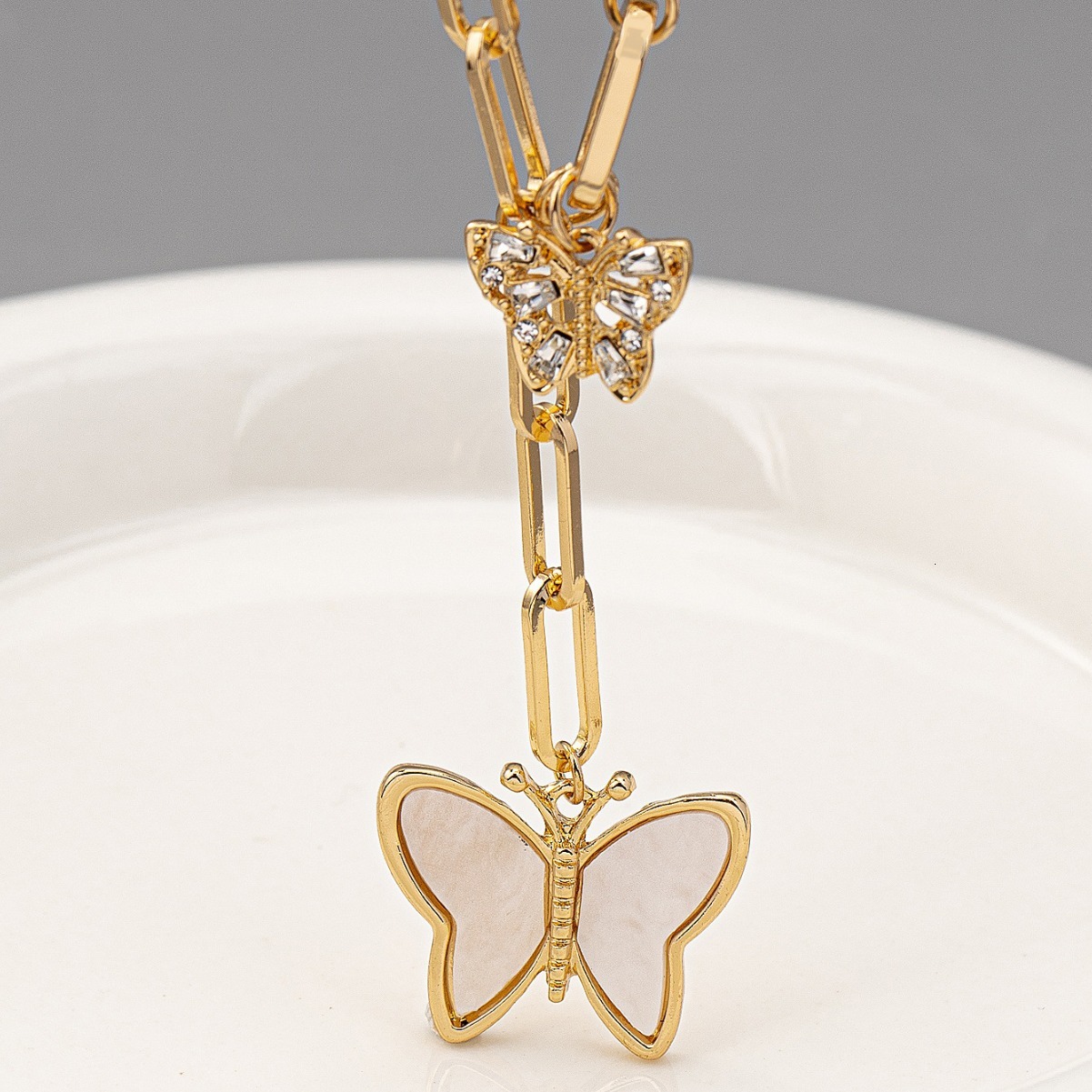 French Retro Butterfly Pendant Fashion Personality Light Luxury Necklace Female Designer Jewelry