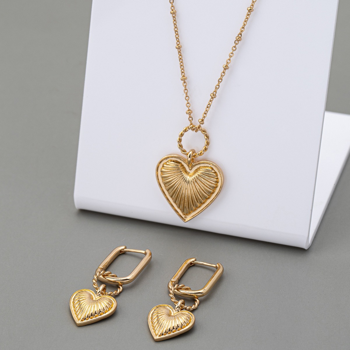 New Love Pendant Metal Necklace Niche Vintage Ins Style High-grade Collar Bone Chain Jewelry