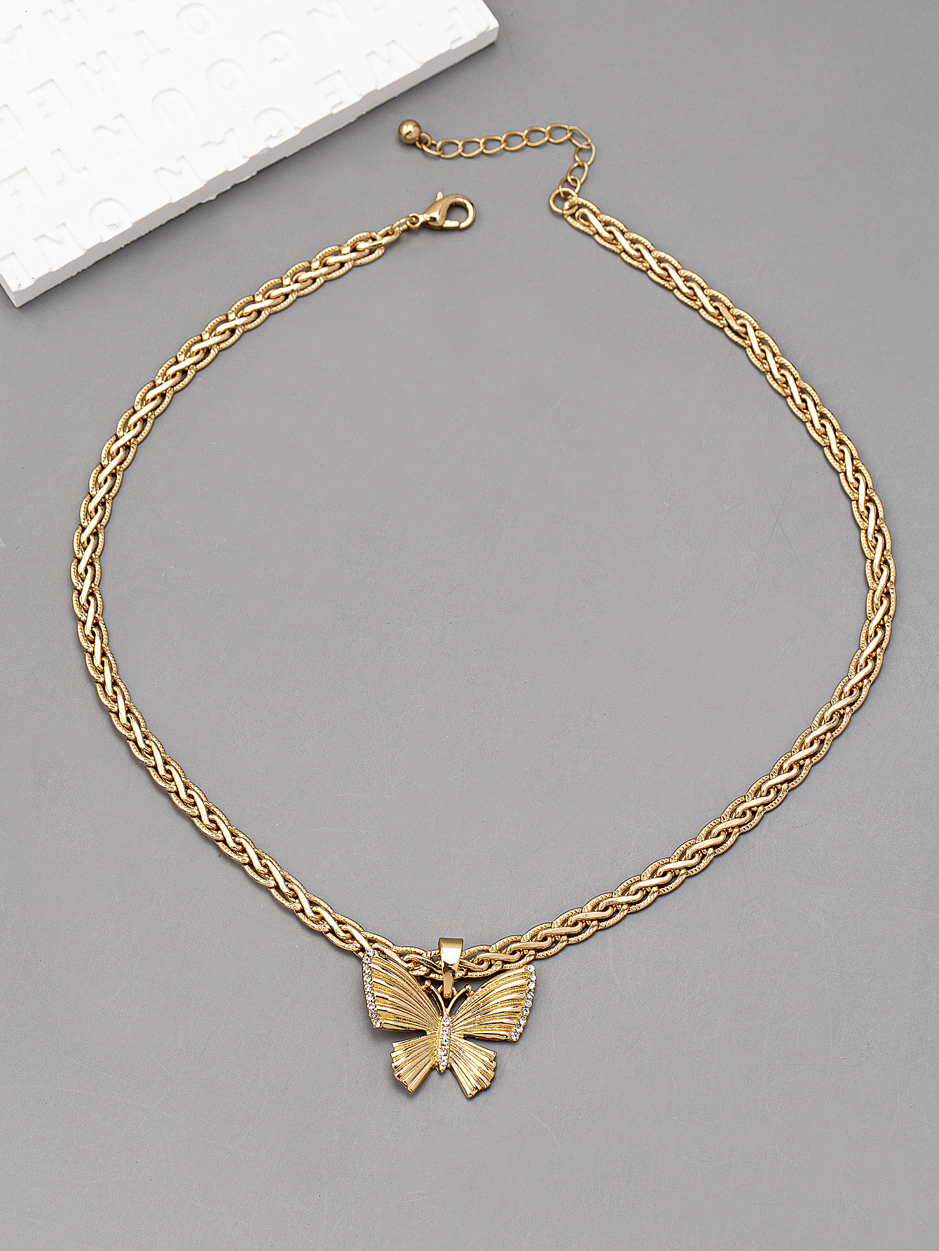 French Vintage Metal Butterfly Pendant Necklace With Thick Chain Exaggerated Personality Collarbone Chain Women Designer Jewelry
