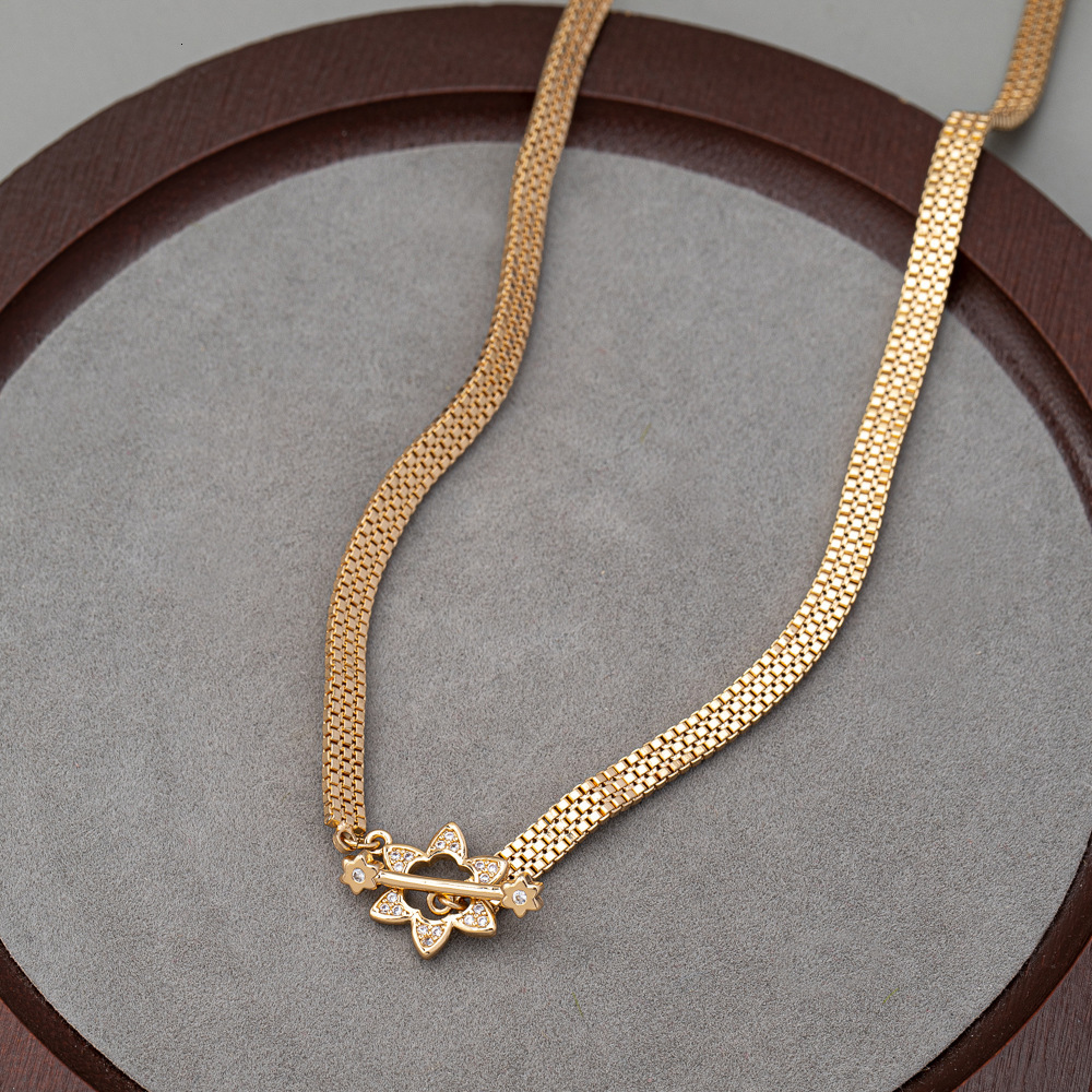 Niche Retro Fashion Simple OT Button High-grade Personality Temperament Necklace Collar Female