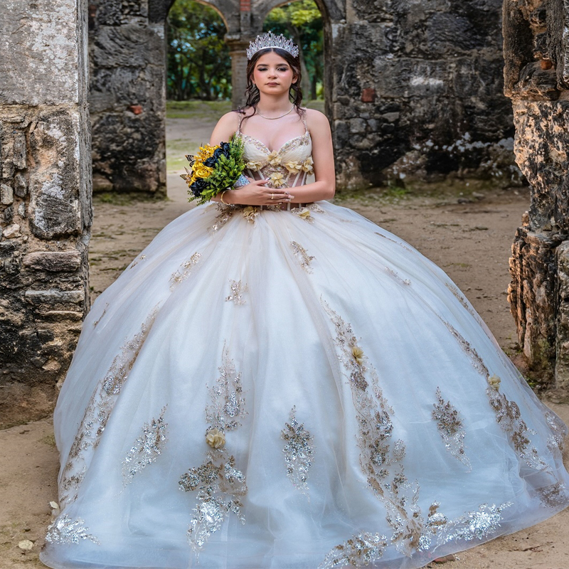Champagne Shiny Quinceanera Dresses Ball Gown Spaghetti Strap Sequin Applique Flower Beading Crystal Tull Corset Sweet 16 Dress Vestidos 15 De Anos
