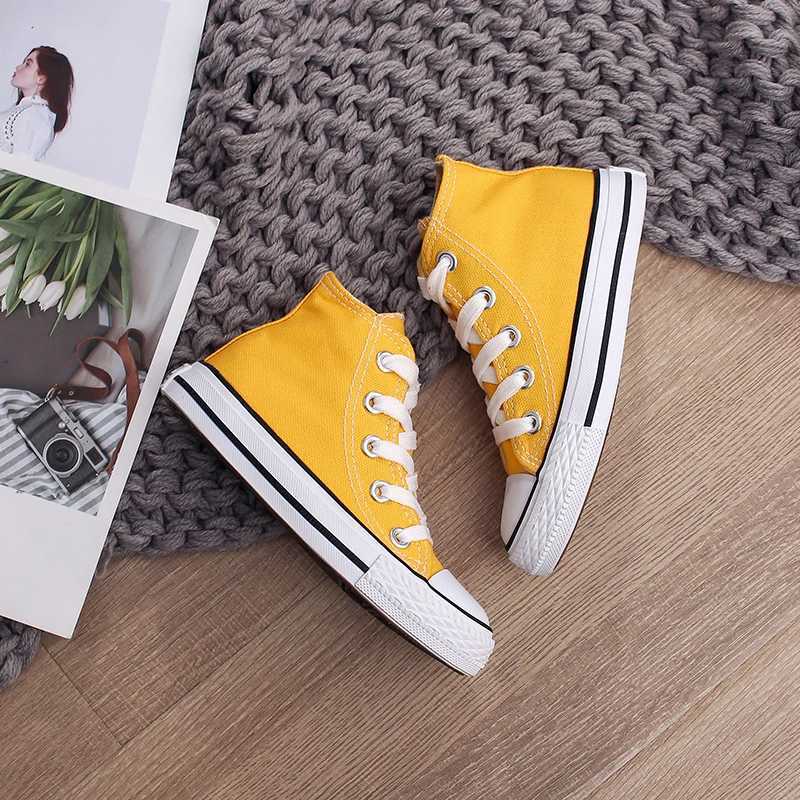 Solid color trendy childrens canvas shoes boys and girls board shoes fashionable and breathable childrens shoes softT250306