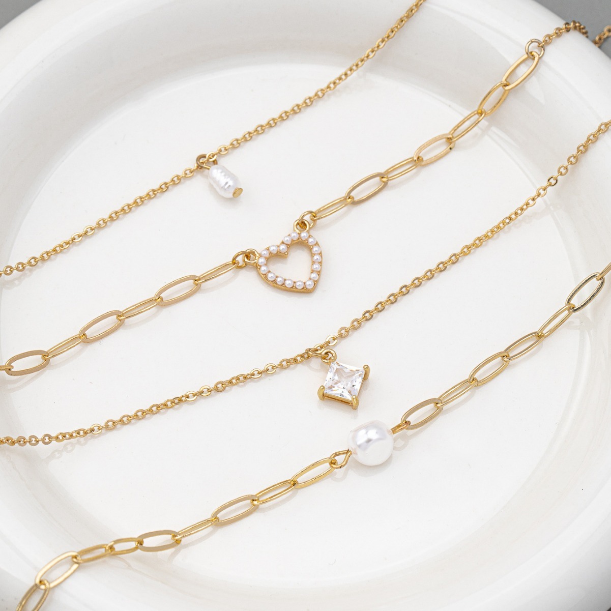 2025 New Personalized Design Sense Fashion Multi-layer Love Pearl Necklace Exaggerated Collarbone Chain for Women