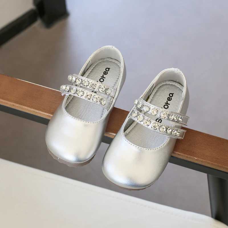 Red Patent Leather Ballet Flats Baby Girls Luxury Crystal Studs Mary Jane Shoes Kids Round Toe Rhinestone Wedding Party ZapatosT250306