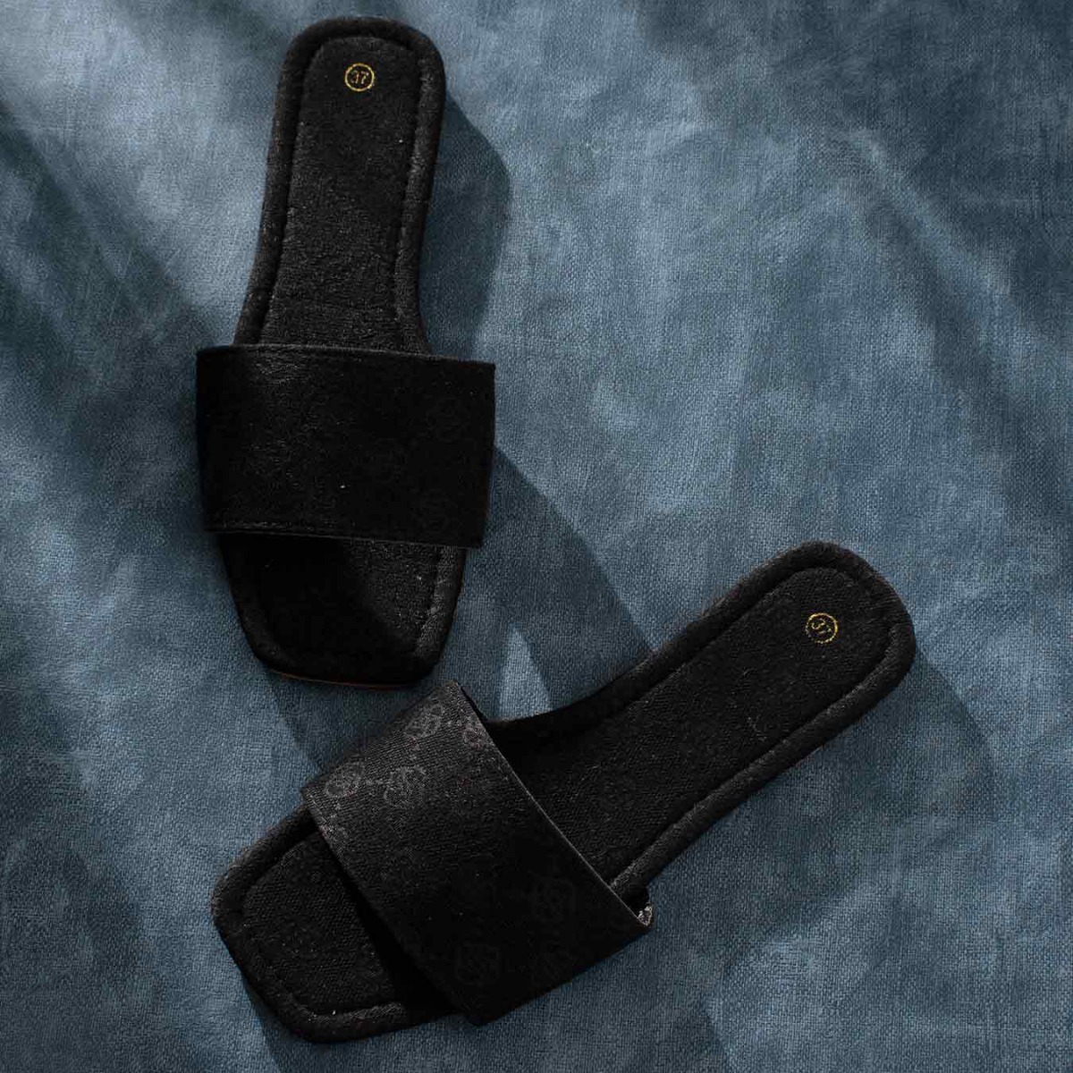 2025 summer new square head outside wearing beach slippers female flip-flops large size flat slippers 37-41 Presbyopia slippers