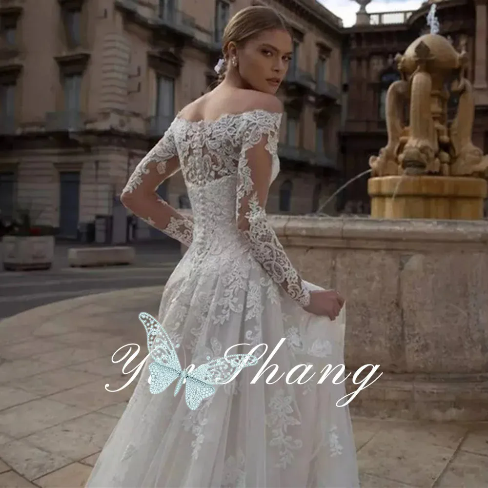 Luxury Lace Off The Shoulder White Wedding Dress Long Sleeves Bridal Gowns Boat Neck A-Line Button Appliques Bride Gown Tulle Sweep Train