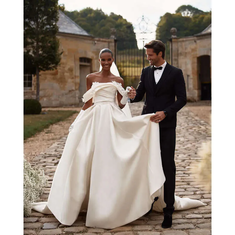Off The Shoulder Floral Wedding Dresses Satin Pleats Ruched Designer Bridal Gowns Vestidos De Novia Ball Gowns Plus Size