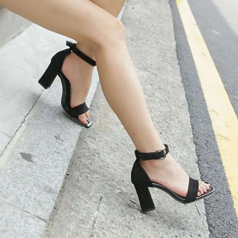 2025 Summer Medium High Block Heel Outdoor Fashion Sandals Women Heels Black Red Sandalias