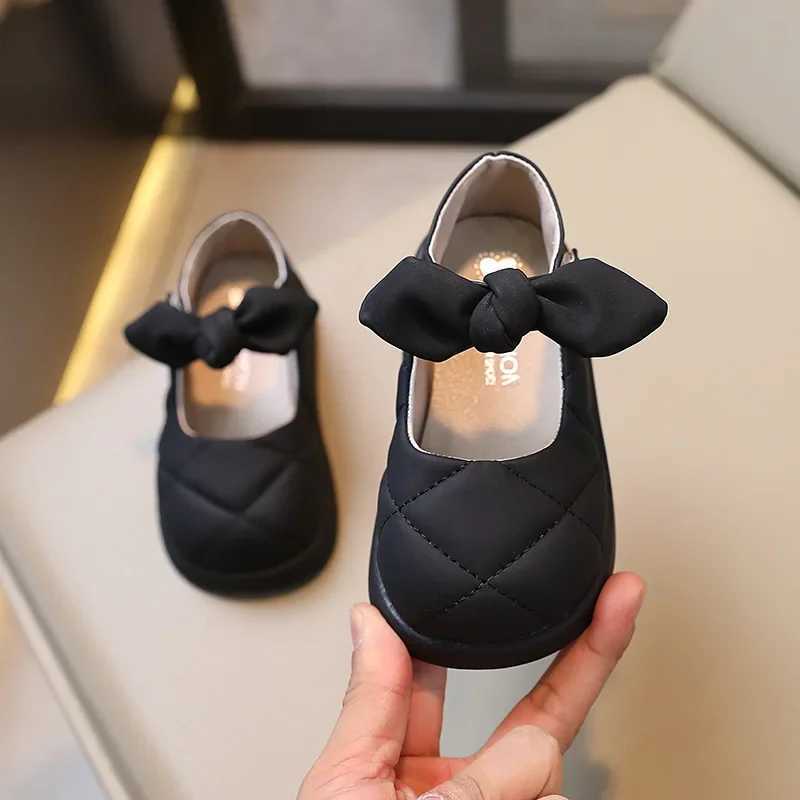 Girls Leather Shoes Soft 2024 Spring Autumn New Kids Shoes Bow Hook Loop Fashion Soft Performance Children Shoes Drop ShippingT250306