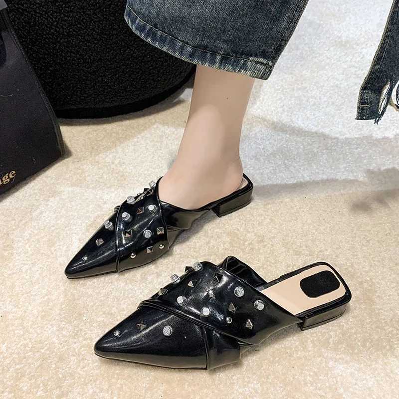 2025 Fi Summer New Wens Modern Slippers Punks Designer Pointed Toe Flat Heel Solid Color Low Heel Slippers Y250306