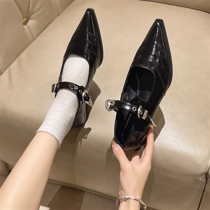 2024 Winter New French Pointed Shallow Mouth Single Shoes for Wen Belt Buckle Thick Heel Mary Jane Shoes Y250306