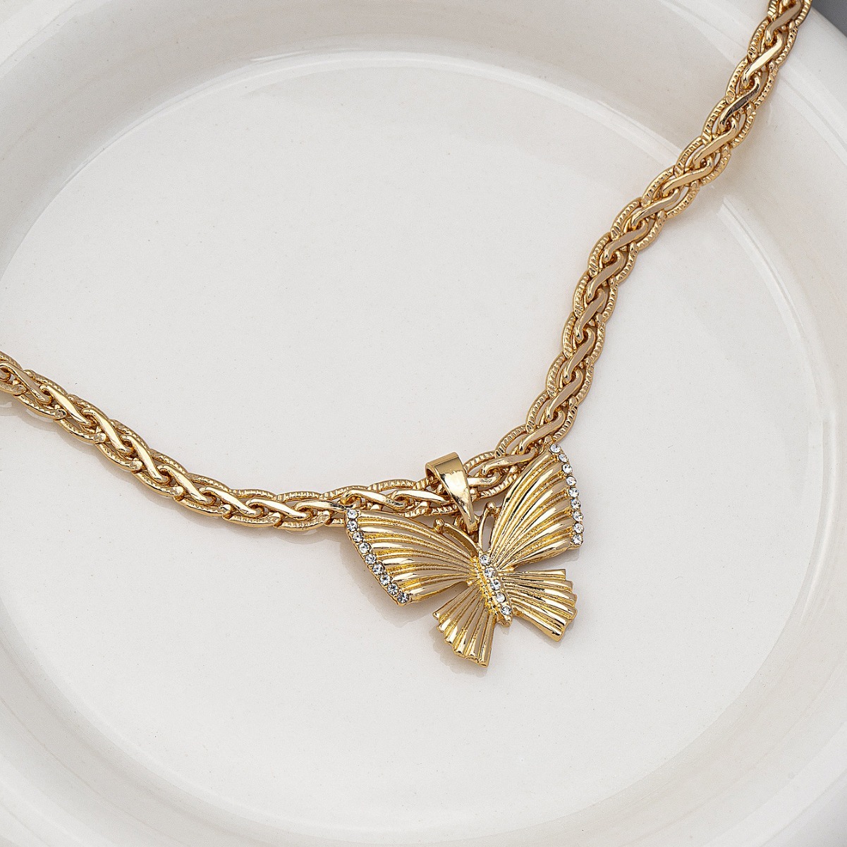 French Vintage Metal Butterfly Pendant Necklace With Thick Chain Exaggerated Personality Collarbone Chain Women Designer Jewelry