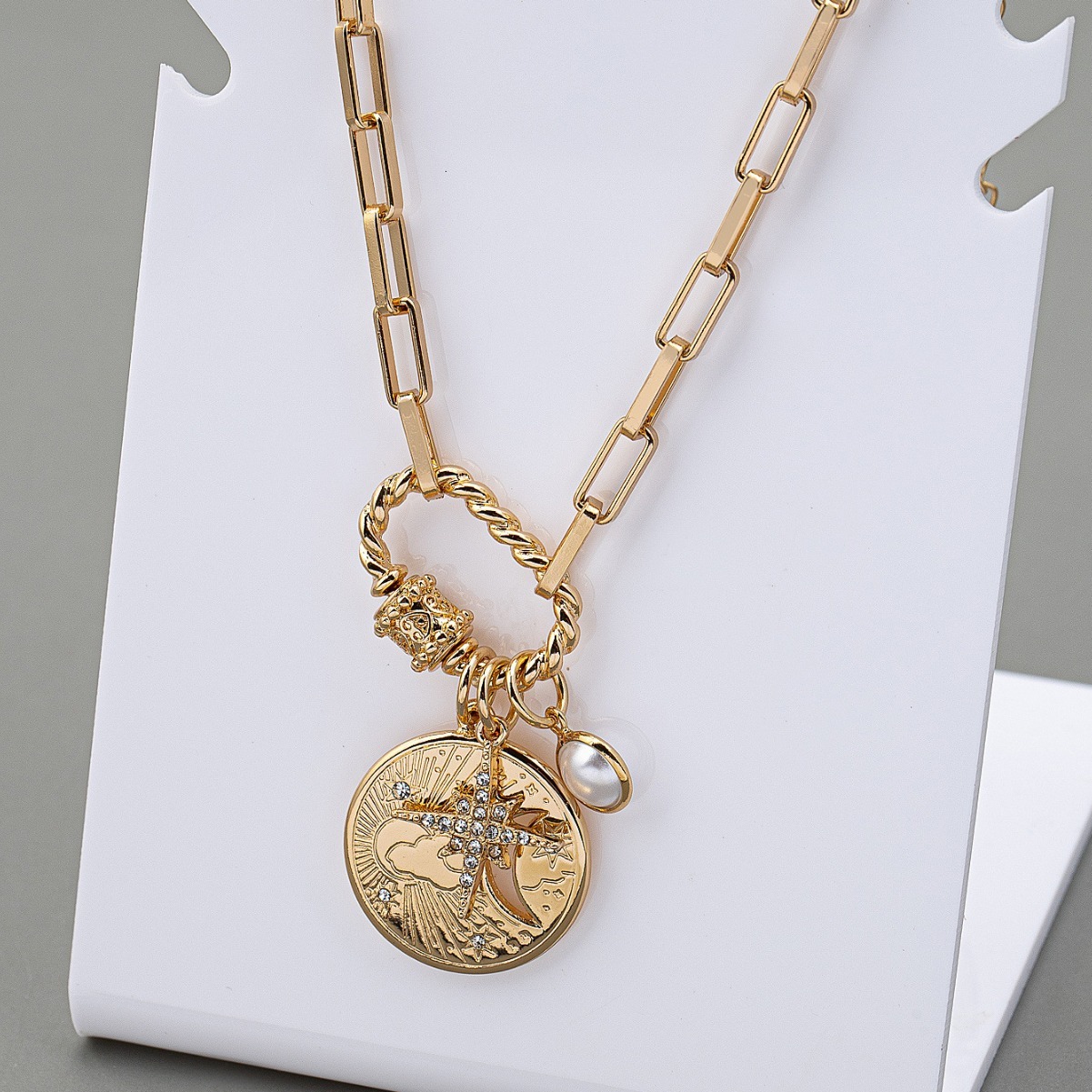 2025 New Fashion Retro Personality Moon Pendant Necklace Female Designer Jewelry
