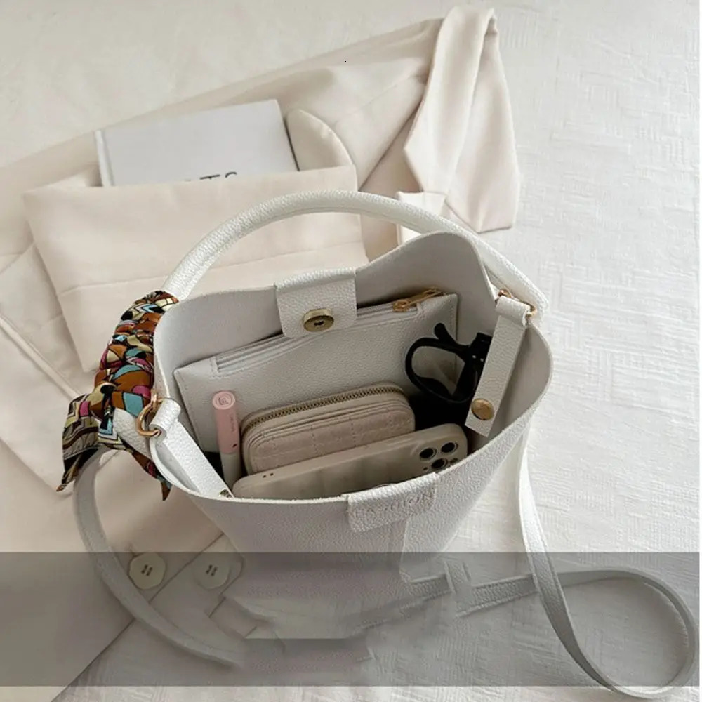 Large-capacity Fashionable and Sweet Handbags Portable Crossbody Bags Korean Bucket Bag PU Bag Shoulder Bags 250306