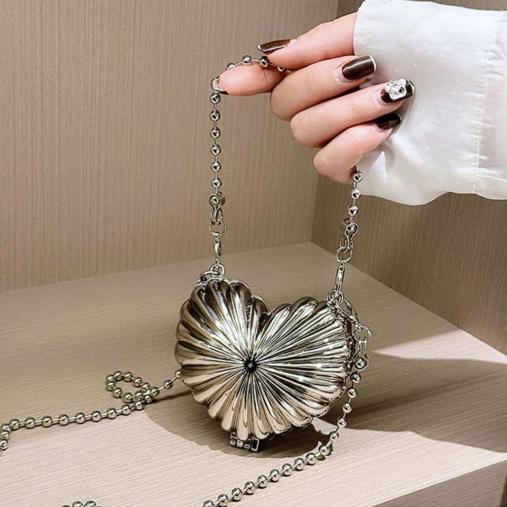 Sier Evening Golden Bag Handbag Designer Shoulder Crossbody Bags Party Wedding Clutch Mini Heart Pattern Shell Purse