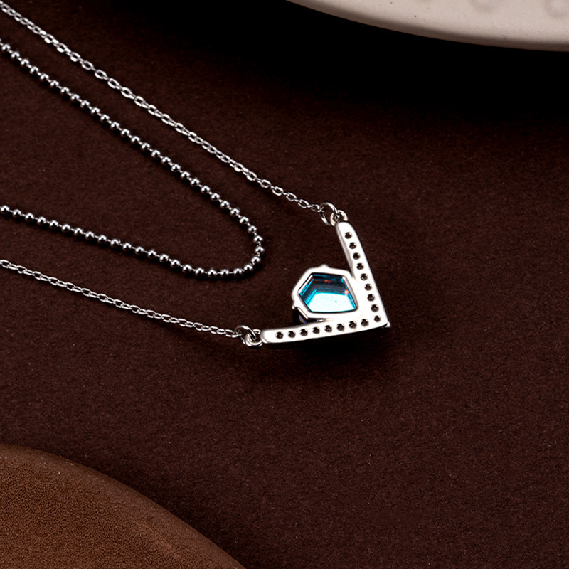 Personality Temperament Platinum Necklace Female Niche Instagram Design V Line Clavicle Chain Jewelry