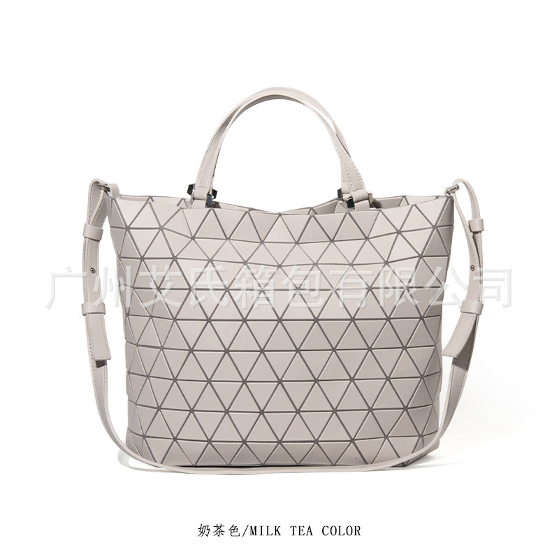 Lifetime Original Factory 2024 New Geometric Diamond Grid Capacity Single Shoulder Portable Water Bucket Large Crystal Bag